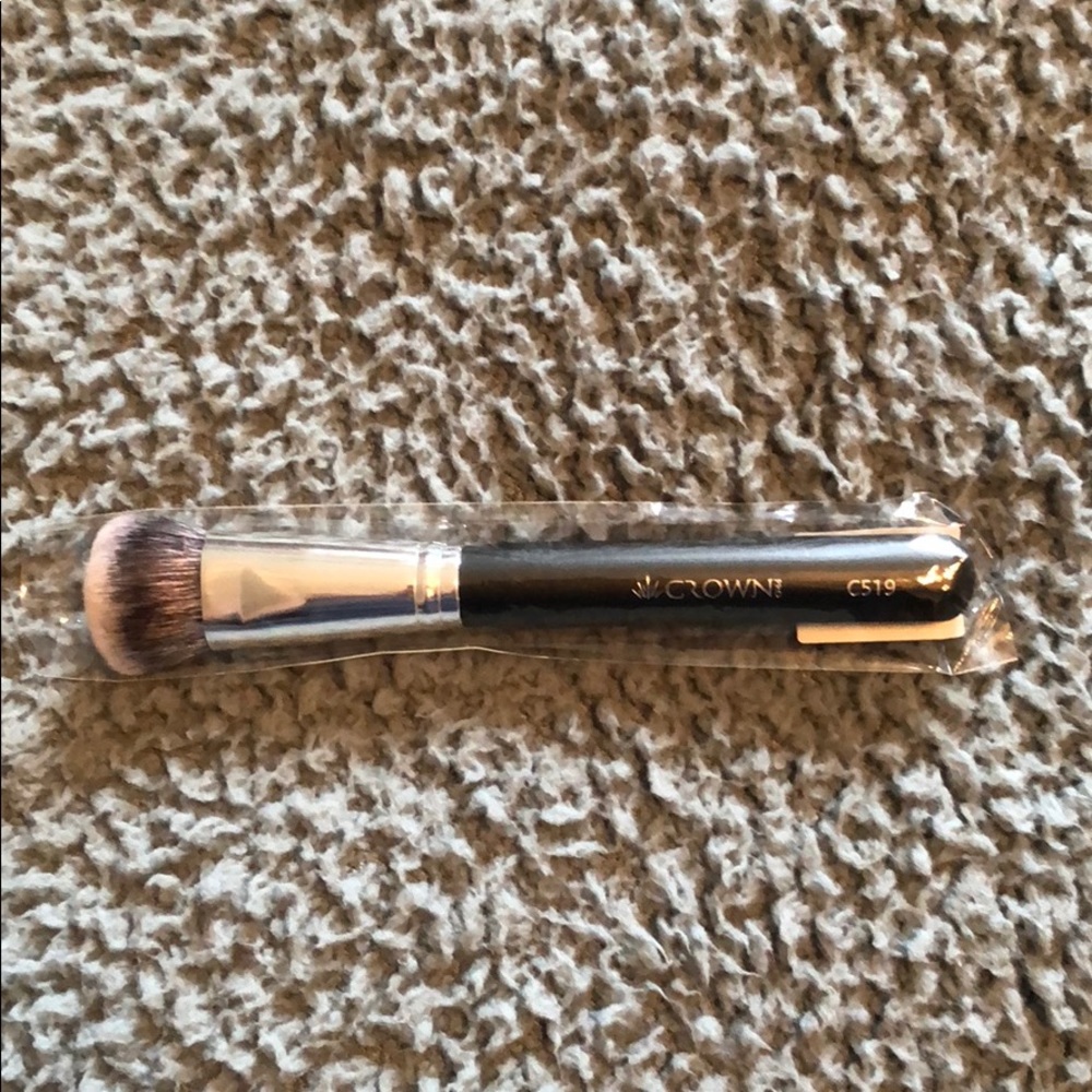 Crown cosmetics blender brush!